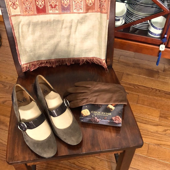 Söfft Suede and Patent Leather Mary Jane style Pumps - Picture 2 of 12